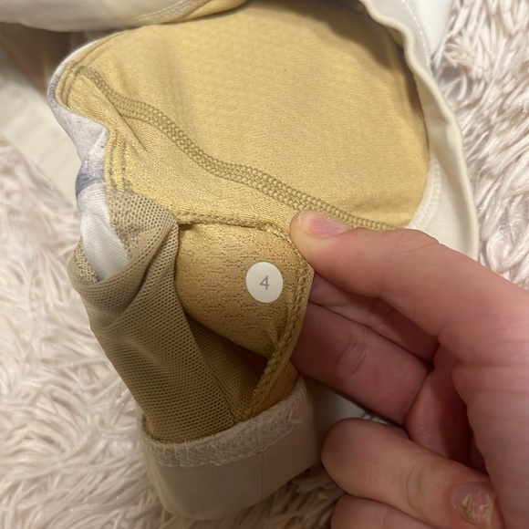 Lululemon bra top size 4 ~white & grey~ - Picture 3 of 4